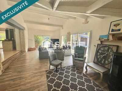 Maison - 212 m² - 8 pièces