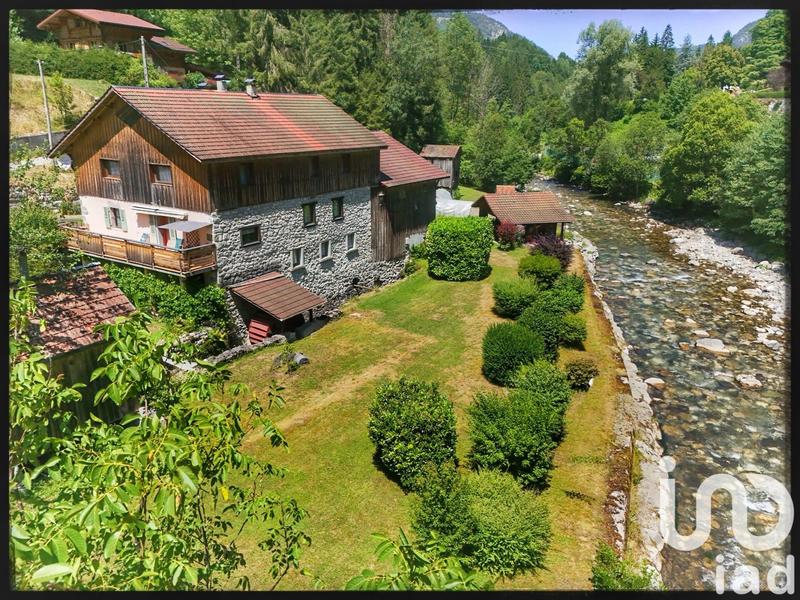 Maison - 547 m² - 8 pièces