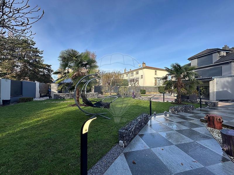 Maison - 255 m² - 6 pièces