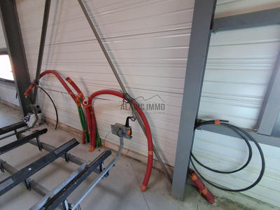Local d'activité / Entrepôt - 240 m²