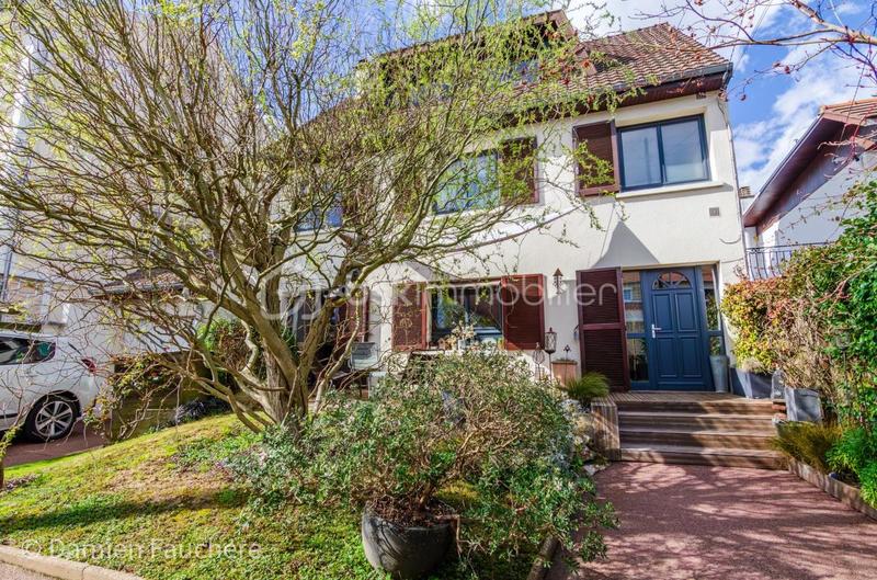 Maison traditionnelle - 150 m² - 8 pièces