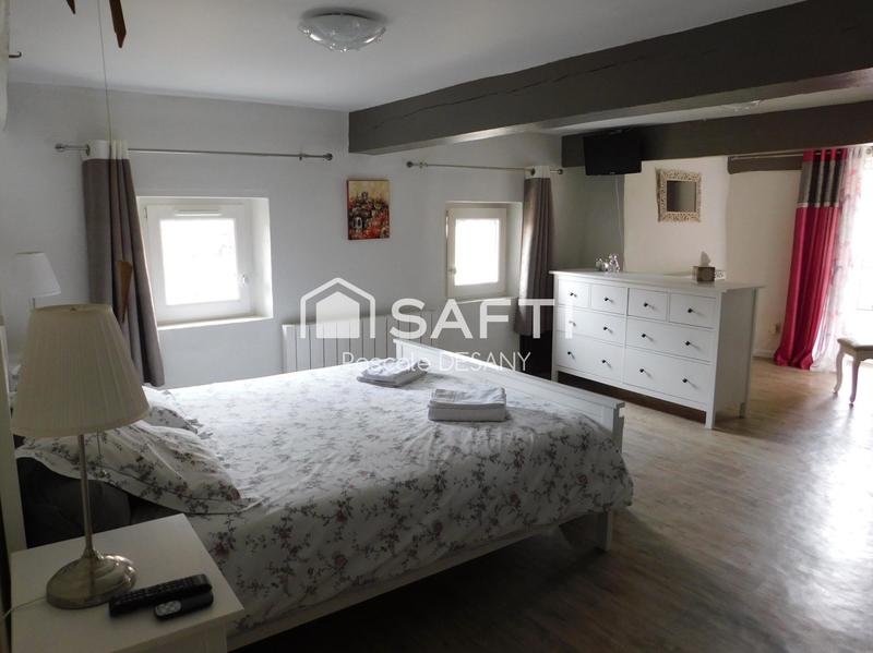 Maison - 245 m² - 12 pièces