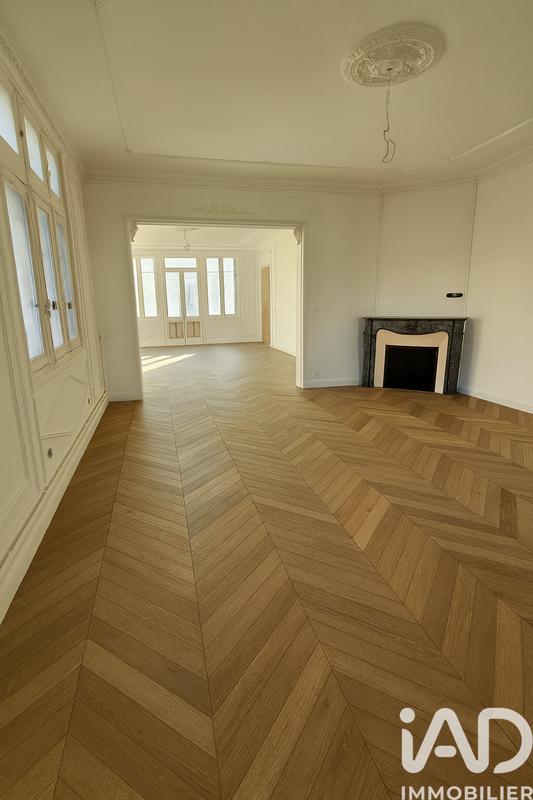 Maison - 378 m² - 13 pièces