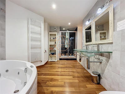 Maison - 148 m² - 6 pièces