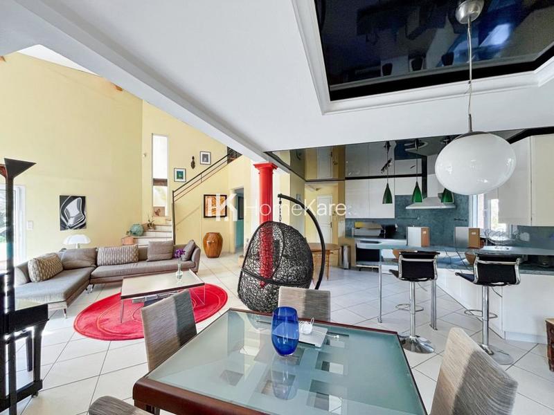 Maison - 200 m² - 6 pièces