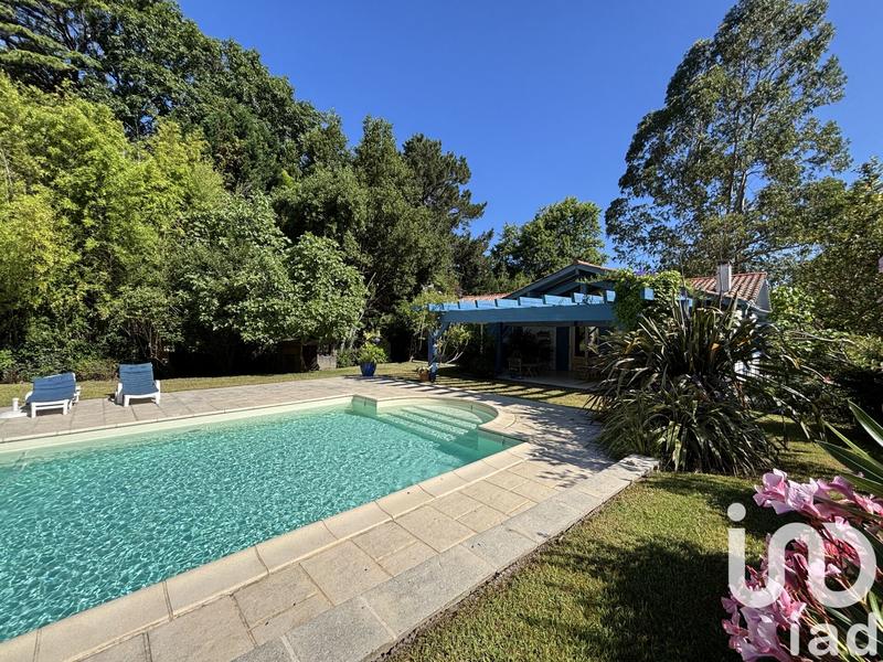 Maison - 210 m² - 8 pièces