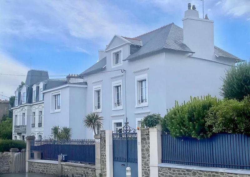 Demeure - 234 m² - 10 pièces