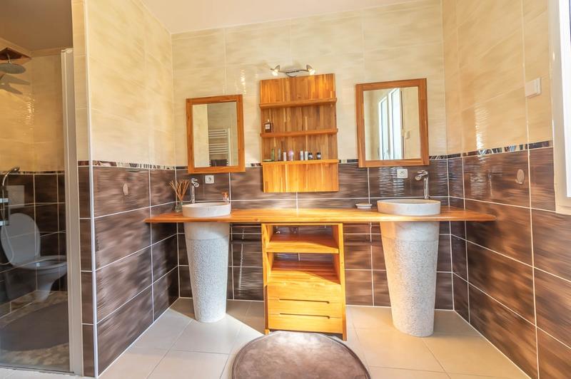 Maison - 295 m² - 9 pièces