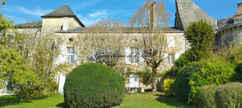 Maison - 450 m² - 15 pièces