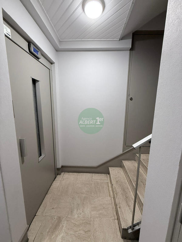 Local d'activités - 98 m²