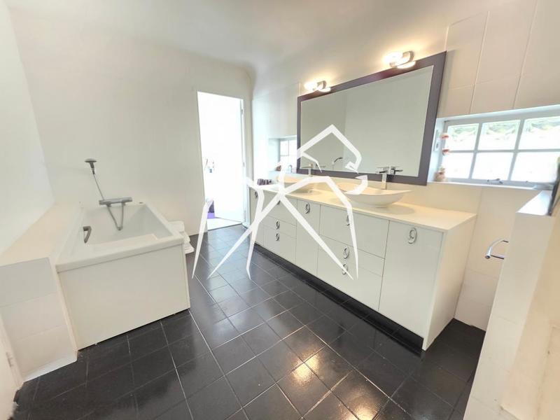 Maison ancienne - 215 m² - 7 pièces