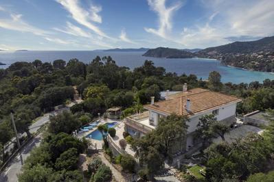 Maison - 255 m² - 8 pièces