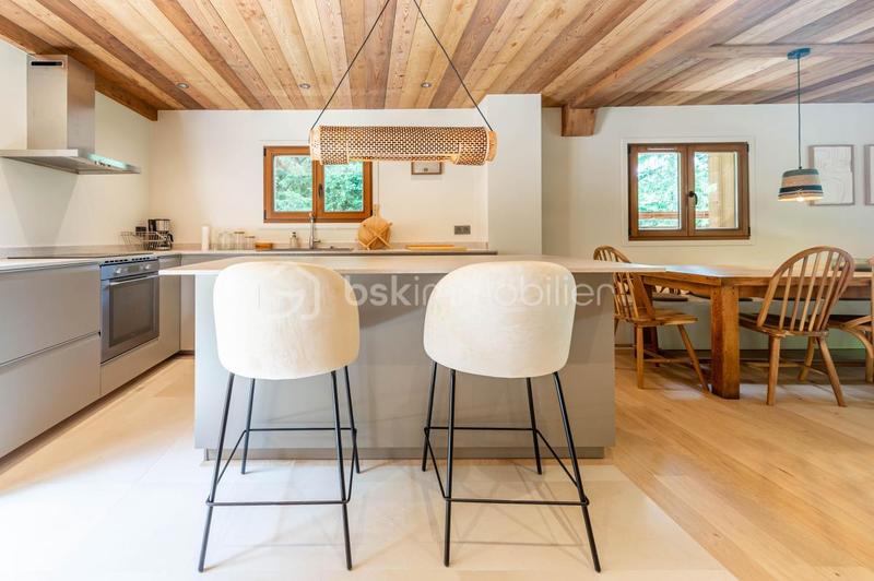 Châlet - 216 m² - 9 pièces