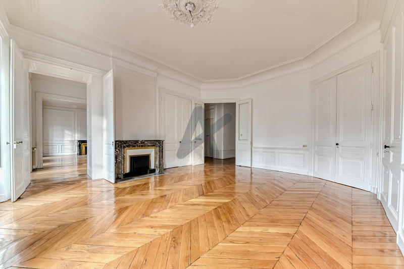 Appartement - 240 m² - 8 pièces