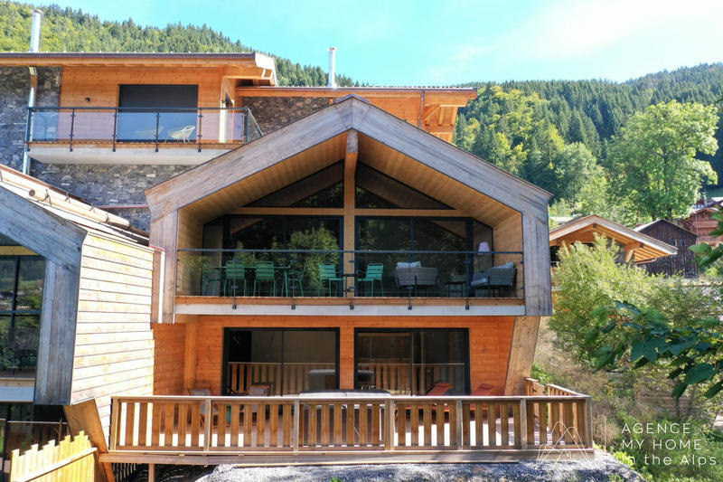 Maison - 180 m² - 5 pièces