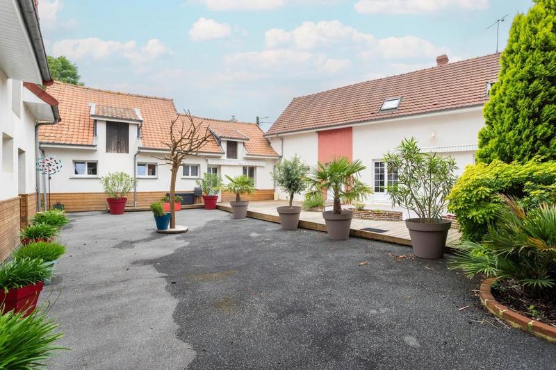 Maison - 280 m² - 10 pièces