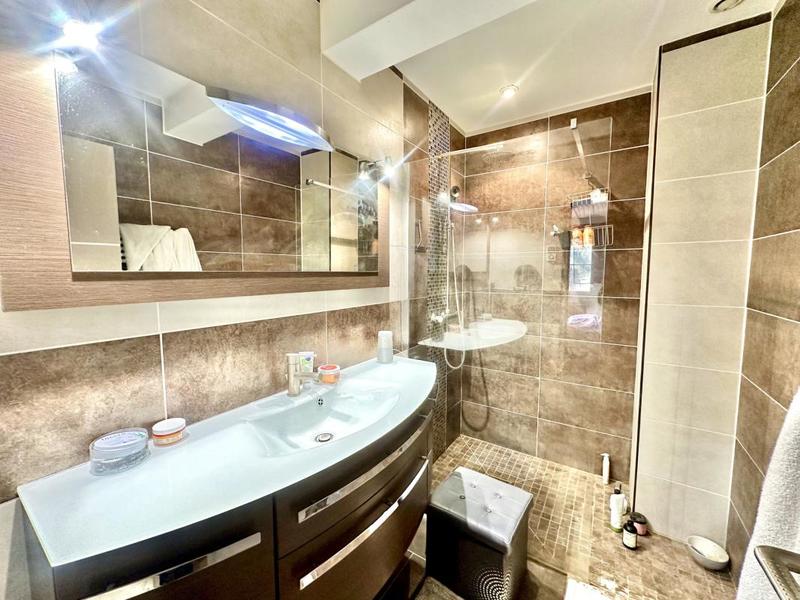 Maison - 185 m² - 7 pièces