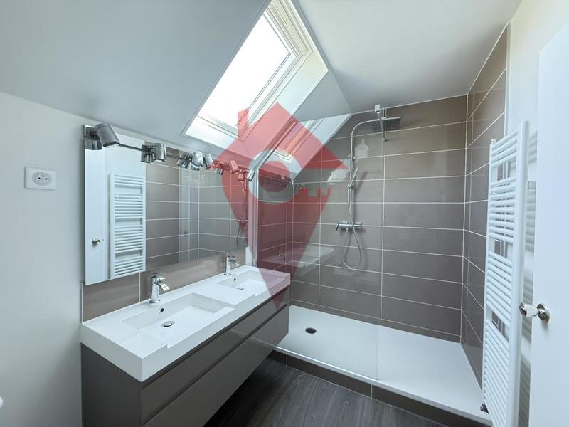 Maison - 194 m² - 8 pièces