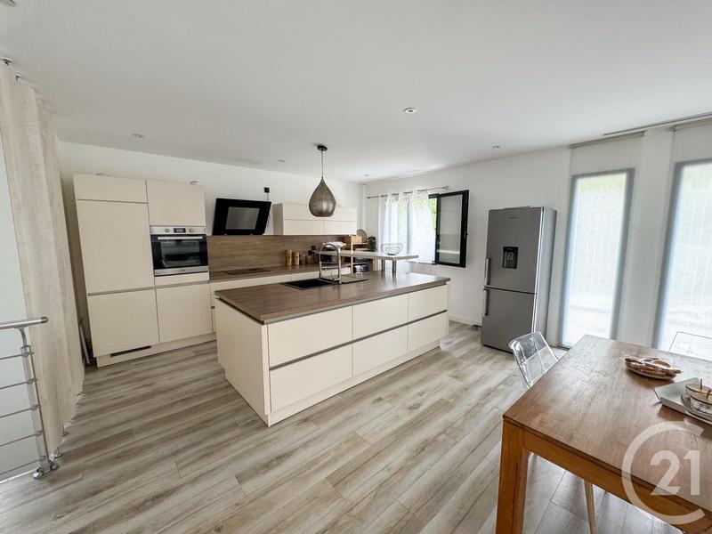 Maison - 304 m² - 7 pièces