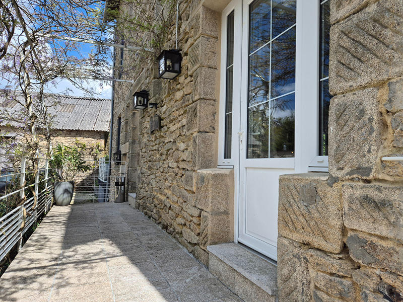 Maison - 227 m² - 9 pièces