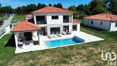 Maison - 237 m² - 8 pièces