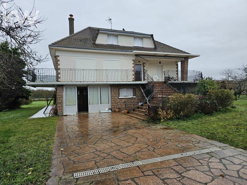 Maison - 220 m² - 7 pièces