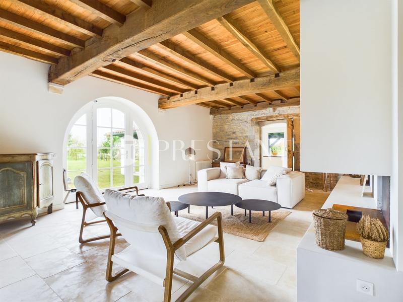 Maison - 410 m² - 10 pièces