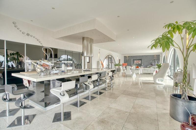 Villa - 350 m² - 4 pièces