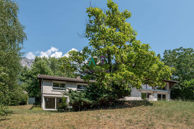 Maison - 286 m² - 9 pièces