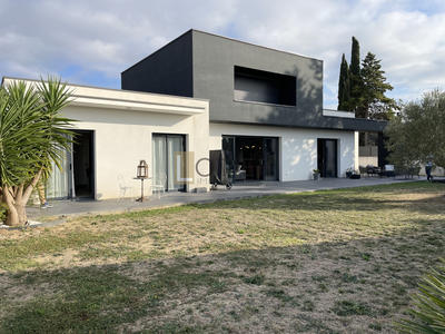 Maison - 240 m² - 5 pièces