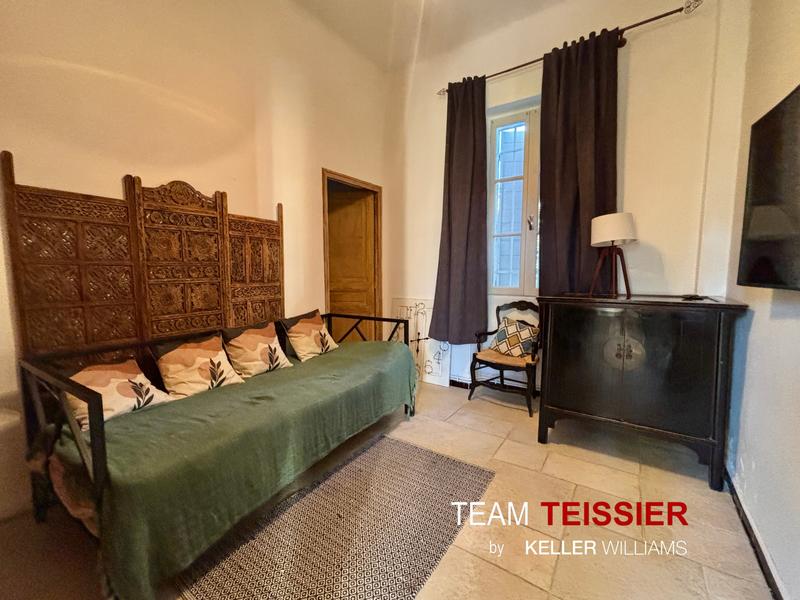 Maison - 210 m² - 8 pièces