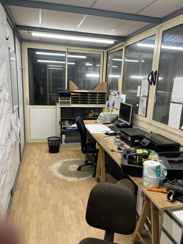 Local commercial - 1 500 m² - 8 pièces