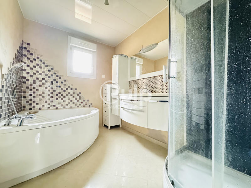 Maison - 111 m² - 5 pièces