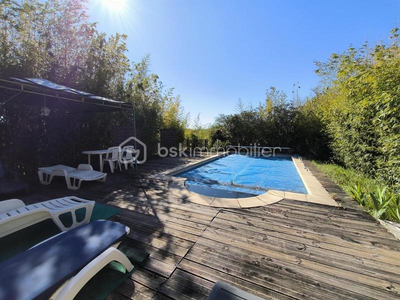 Propriété - 203 m² - 8 pièces