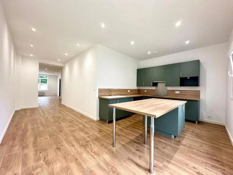 Maison - 144 m² - 8 pièces