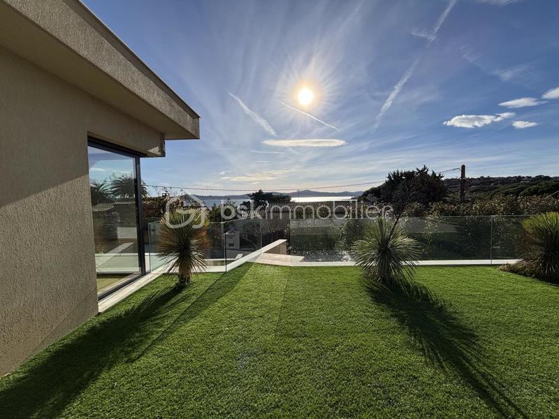 Maison - 262 m² - 5 pièces