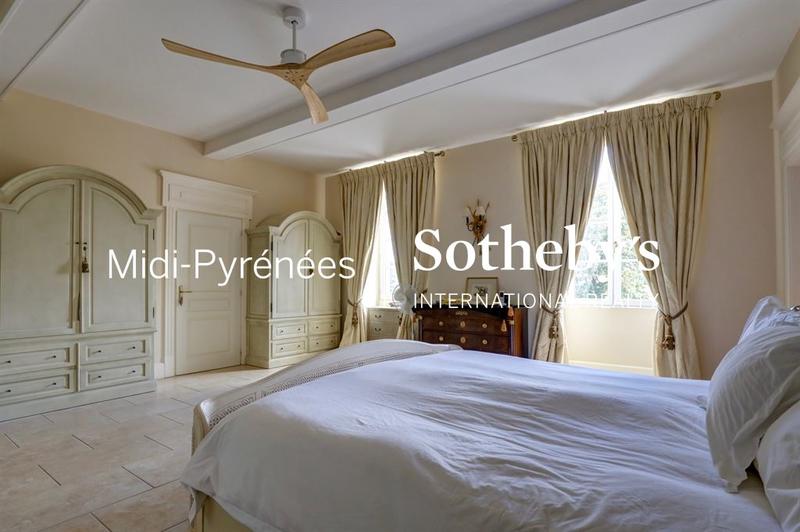 Maison de maîtres - 728 m² - 18 pièces