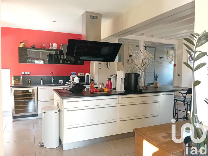 Maison - 205 m² - 9 pièces