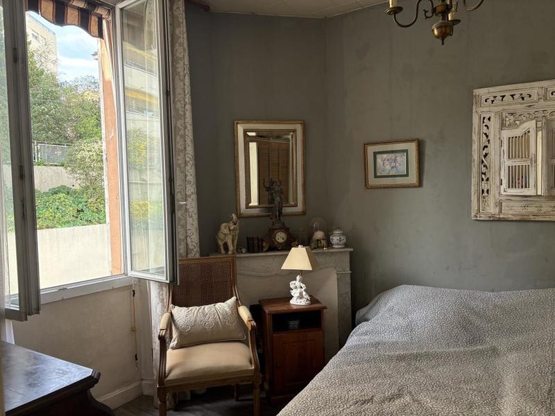 Appartement ancien - 80 m² - 5 pièces