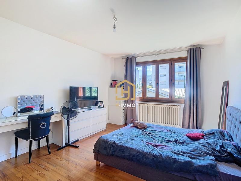 Maison - 290 m² - 8 pièces