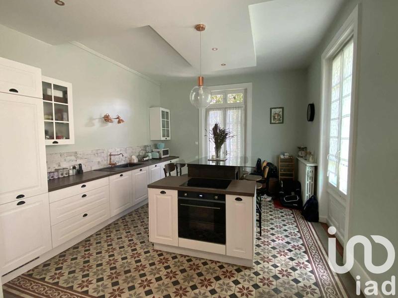 Maison - 220 m² - 7 pièces