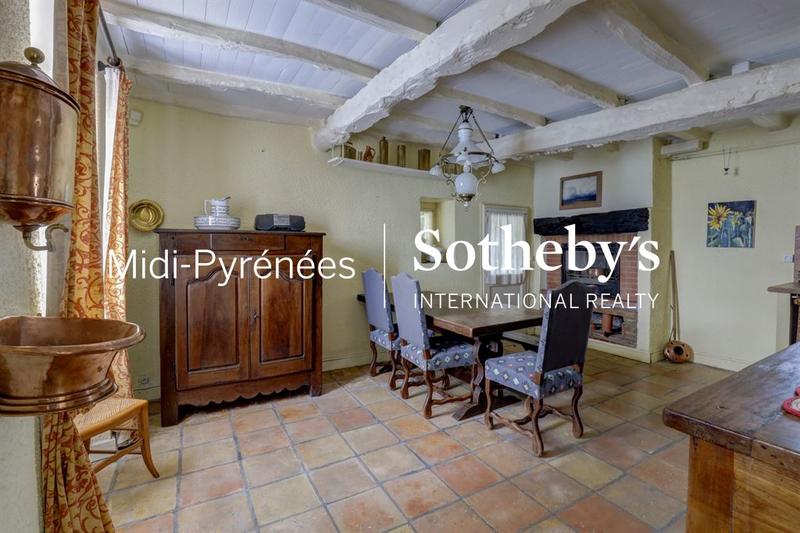 Maison - 256 m² - 7 pièces