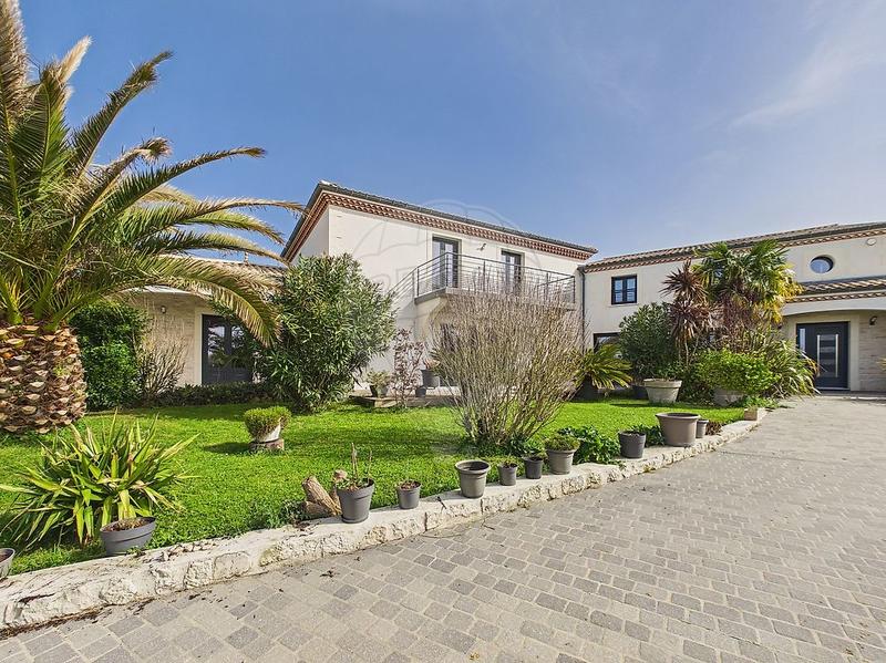 Propriété - 404 m² - 8 pièces