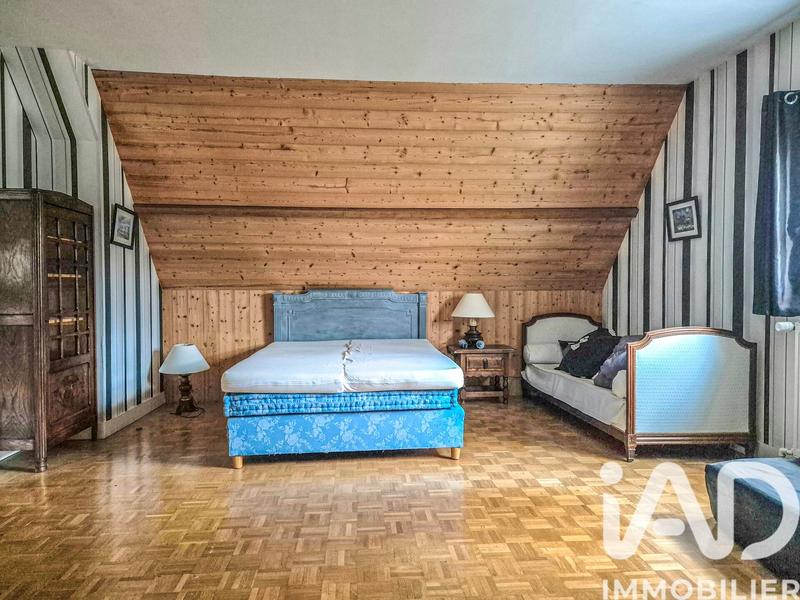 Maison - 200 m² - 7 pièces