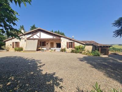 Maison - 204 m² - 7 pièces