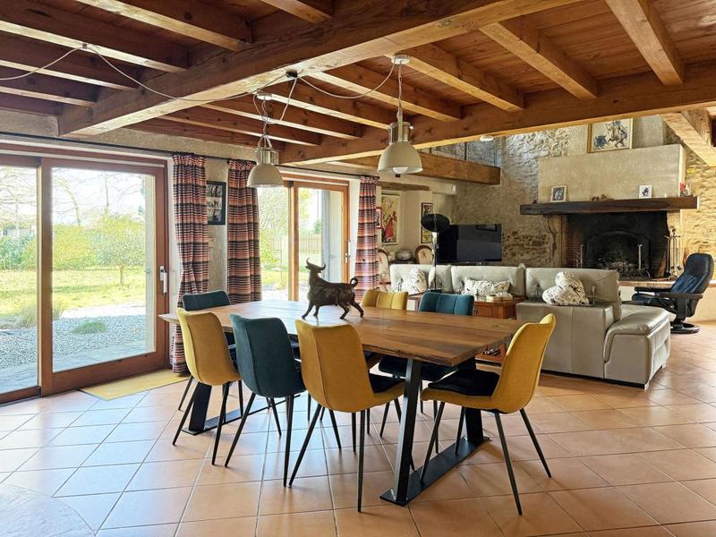 Propriété - 205 m² - 7 pièces