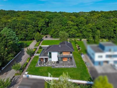 Maison - 229 m² - 7 pièces