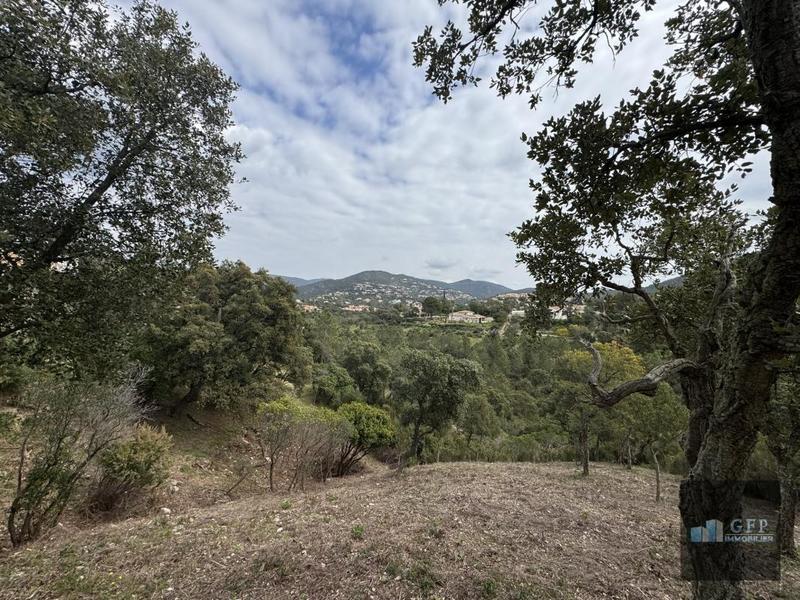 Terrain constructible - 2 070 m²