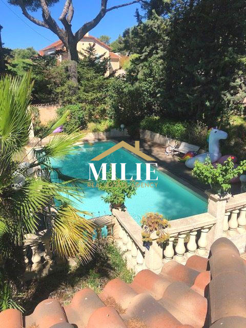 Maison ancienne - 260 m² - 11 pièces