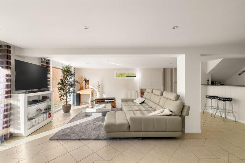 Maison - 215 m² - 6 pièces